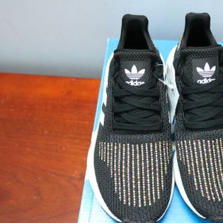 Giày Thể Thao Nữ