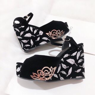 giày sandal xuồng phối hoa họa tiết