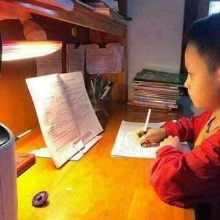 Kẹp sách chống cận thị