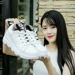 giày thể thao nữ sôi động