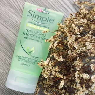 Sữa Rửa Mặt Simple Kind To Skin Refreshing Facial Wash Gel
