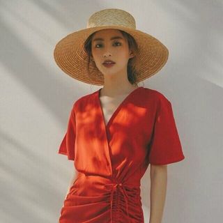 Đầm cổ V tay rút dây
