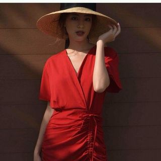Đầm cổ V tay rút dây