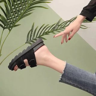 dép nữ đế lõm êm