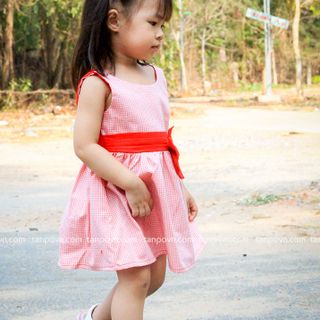 ĐẦM CARO PHỐI NƠ ĐỎ