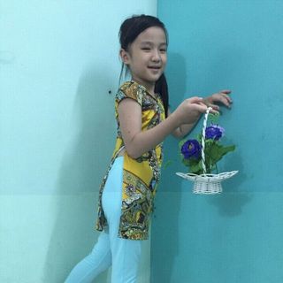 hàng bé trai bé gái