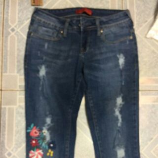 Bên e chuyển sỉ lẻ quần jean nữ có đủ size nhé từ 2632 chất liệu vải mềm co dạng bốn chiều ko kén người mặt nhé các ché yêu giá thật hấp dẫn chỉ 115k cho từ cái nhé