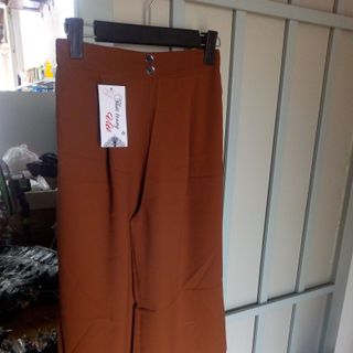 Quần ống rộng chất vải luạ