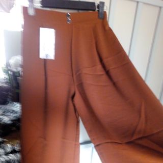 Quần ống rộng chất vải luạ