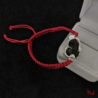 VÒNG TAY CHỈ ĐỎ TỲ HƯU TÀI LỘC