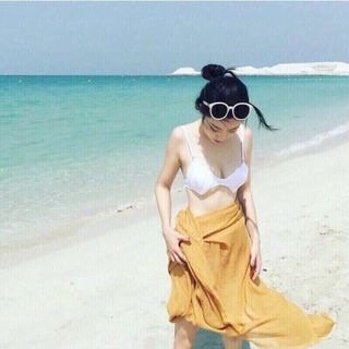mắt kính gọng trắng