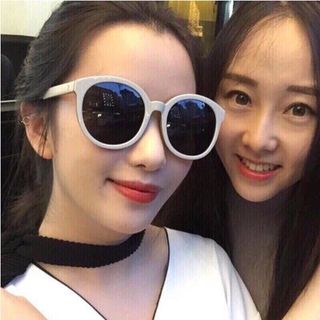 mắt kính gọng trắng