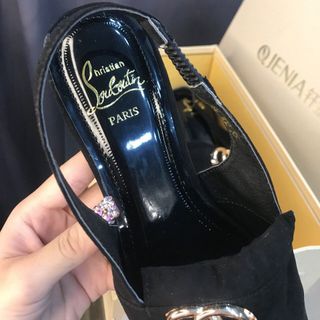 giày suc Quài hậu