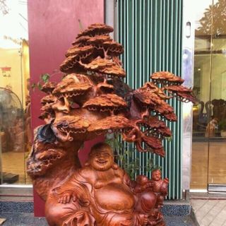 Di lặc ngồi gốc tùng