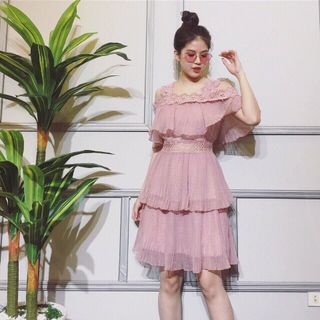 ĐẦM REN RỚT VAI
