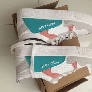 Giày thể thao nữ