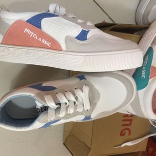 Giày thể thao nữ