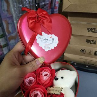 Hộp hoa gấu trái tim