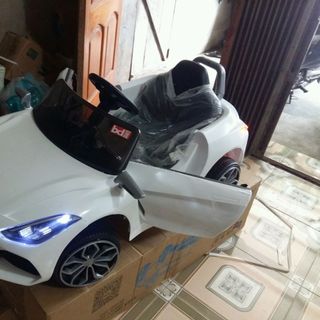 xe ô tô trẻ em bm z4