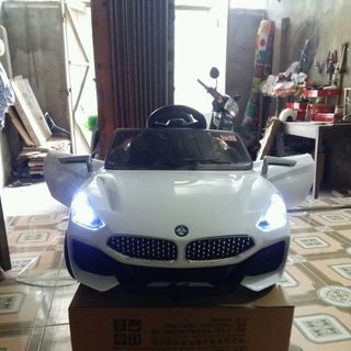 xe ô tô trẻ em bm z4