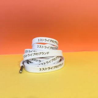 Dây giày Katakana Japan trắng chữ nhũ vàng