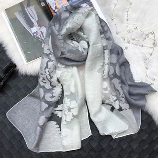 Khăn choàng voan lụa