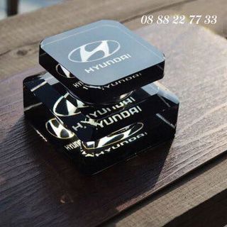 Nước hoa để taplo ô tô có logo các hãng xe
