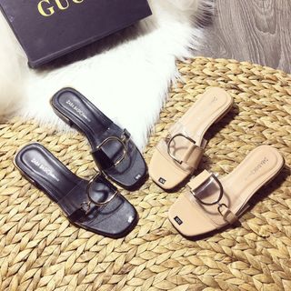 dép quai ngang góc thấp