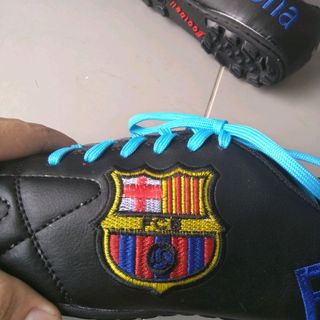 sỉ giày bóng đá sân cỏ nhân tạo thêu logo