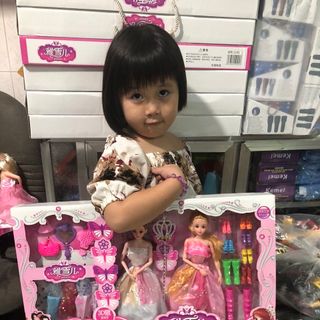 BỘ ĐỒ CHƠI 2 BÚP BÊ THỜI TRANG CHO BÉ