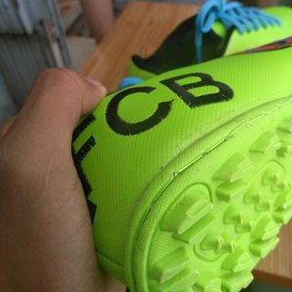 giày đá bóng FCB xanh chuối thêu logo may đế