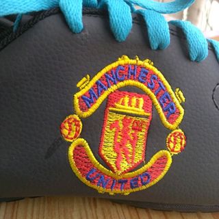 giày đá bóng MU đen