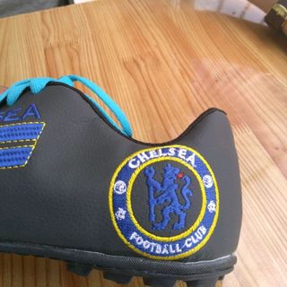 giày đá bóng Chelsea đen