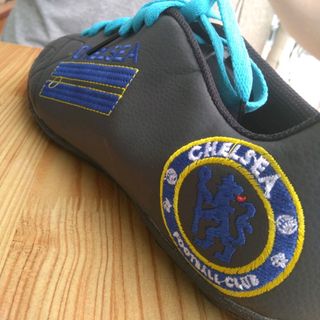 giày đá bóng Chelsea đen
