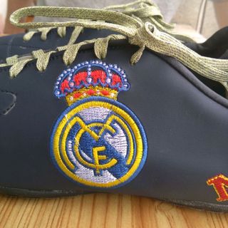 giày đá banh fan real