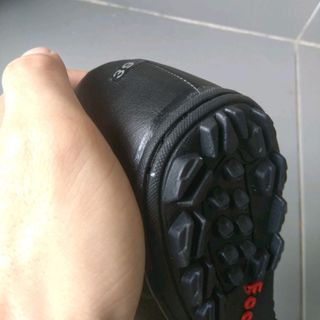 sỉ giày bóng đá sân cỏ nhân tạo thêu logo