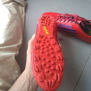 Giày đá bóng Chelsea đỏ