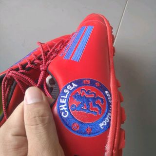 Giày đá bóng Chelsea đỏ