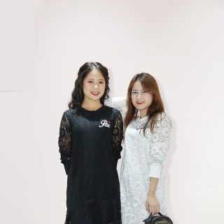 đầm ren tay dài