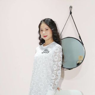 đầm ren tay dài