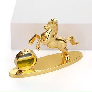 Nước hoa xe hơi ngựa vàng