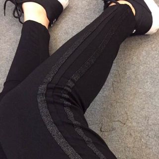 Quần jogger kim tuyến