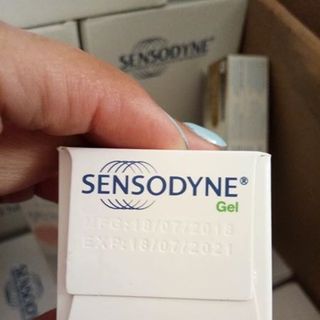 Kem đánh răng SENSODYNE Thái giá sỉ