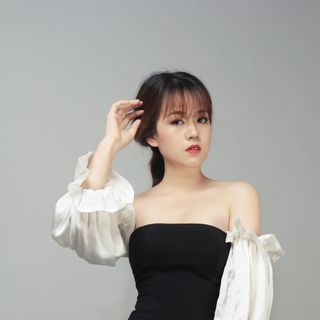 Đầm Bodice đen tay bèo rời