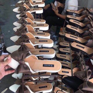 Dép cao gót mũi nhọn nữa