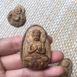 mặt trầm gió