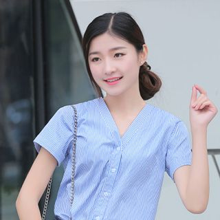 Áo sọc xanh đính nơ sau Colors