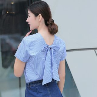 Áo sọc xanh đính nơ sau Colors