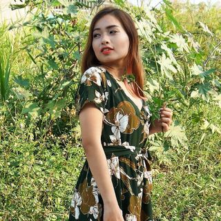 Đầm hoa xanh cột nơ Colors