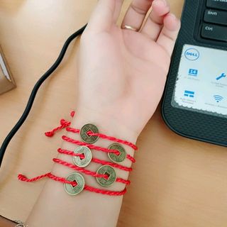 vòng chỉ đỏ mix đồng xu